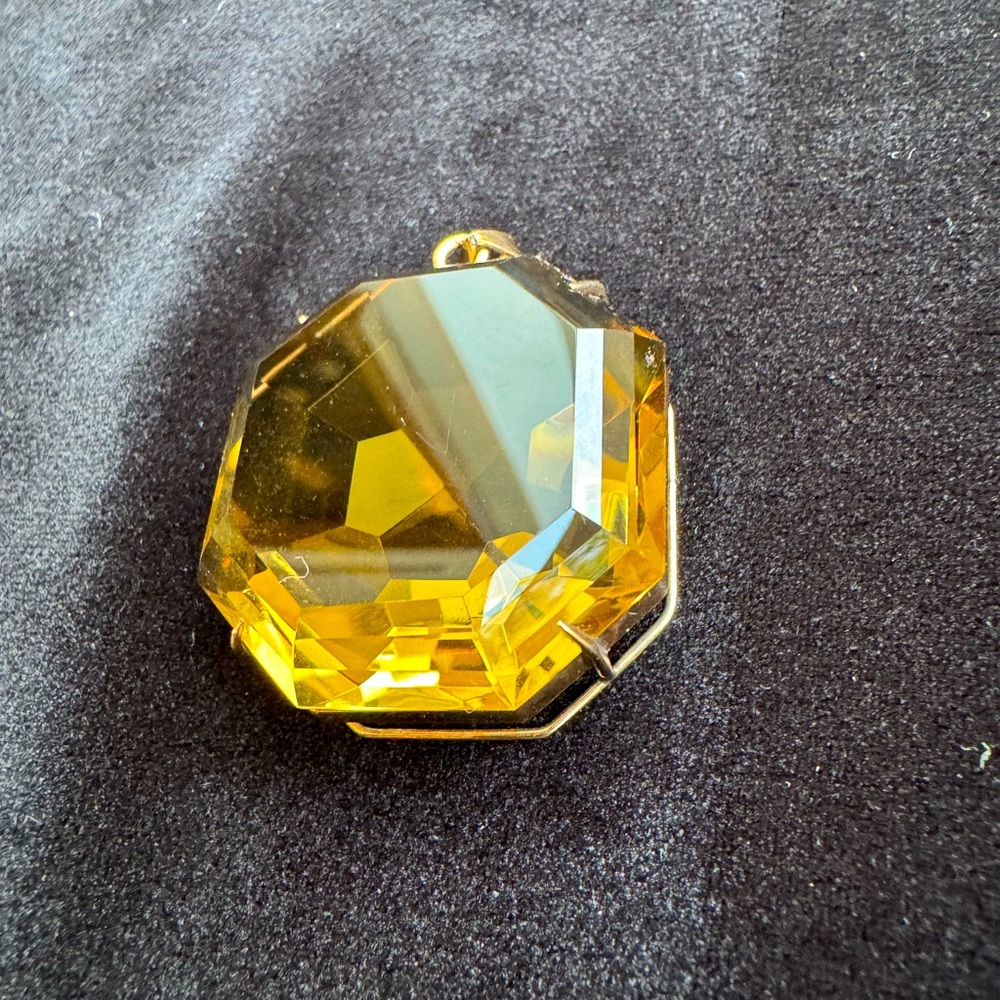 14 karat yellow gold, 118 karat citrine pendant